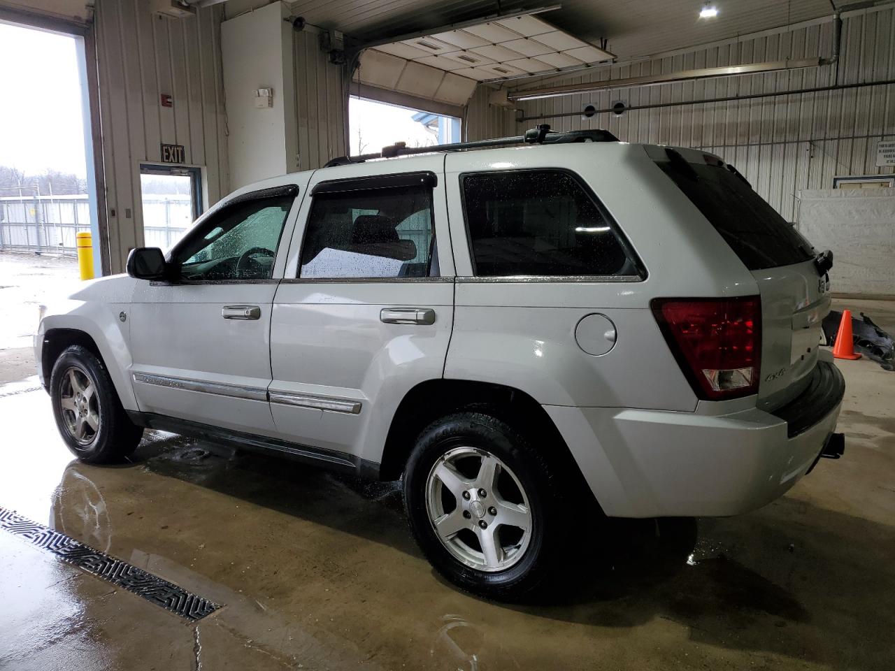 2005 Jeep Grand Cherokee - Image 2