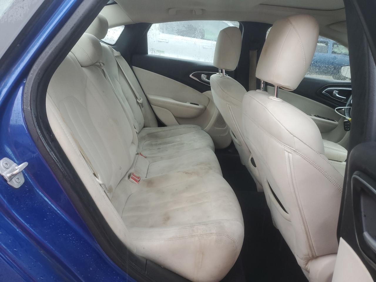 2015 Chrysler 200 - Image 10