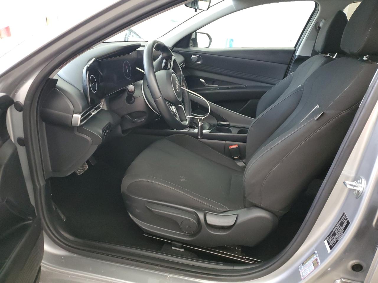 2023 Hyundai Elantra - Image 7