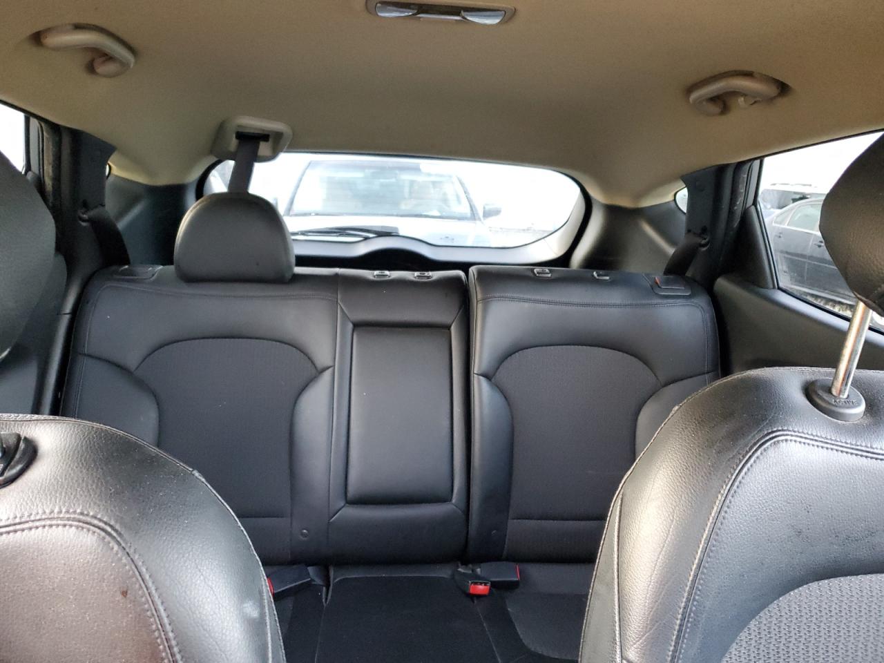 2010 Hyundai Tucson - Image 10
