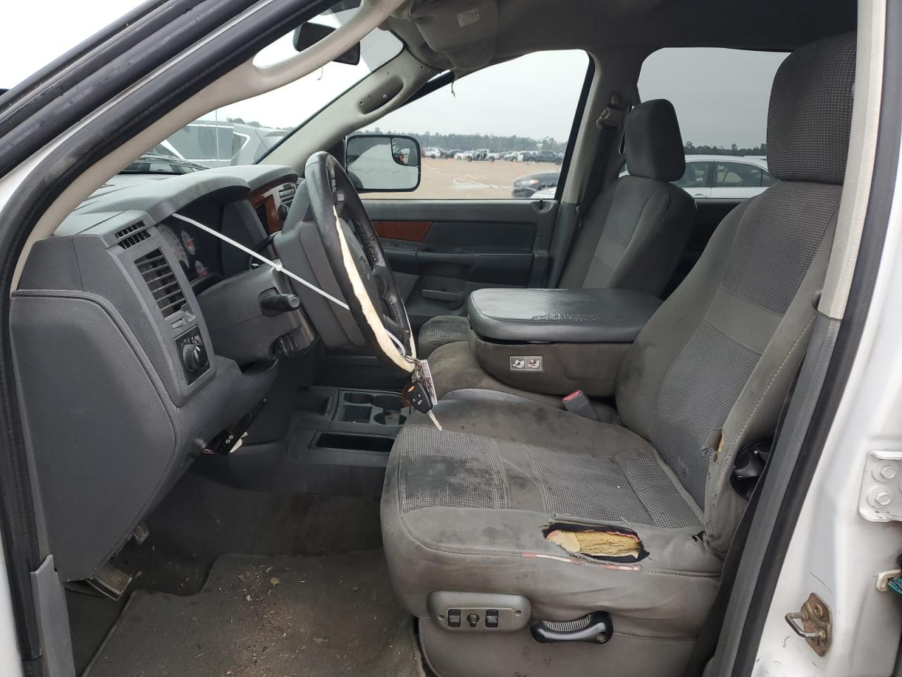 2006 Dodge RAM - Image 7
