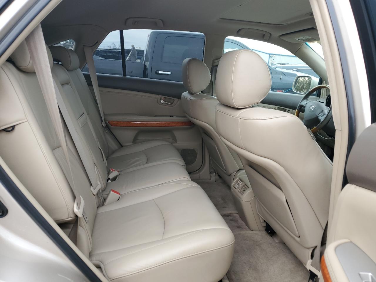2005 Lexus RX - Image 11