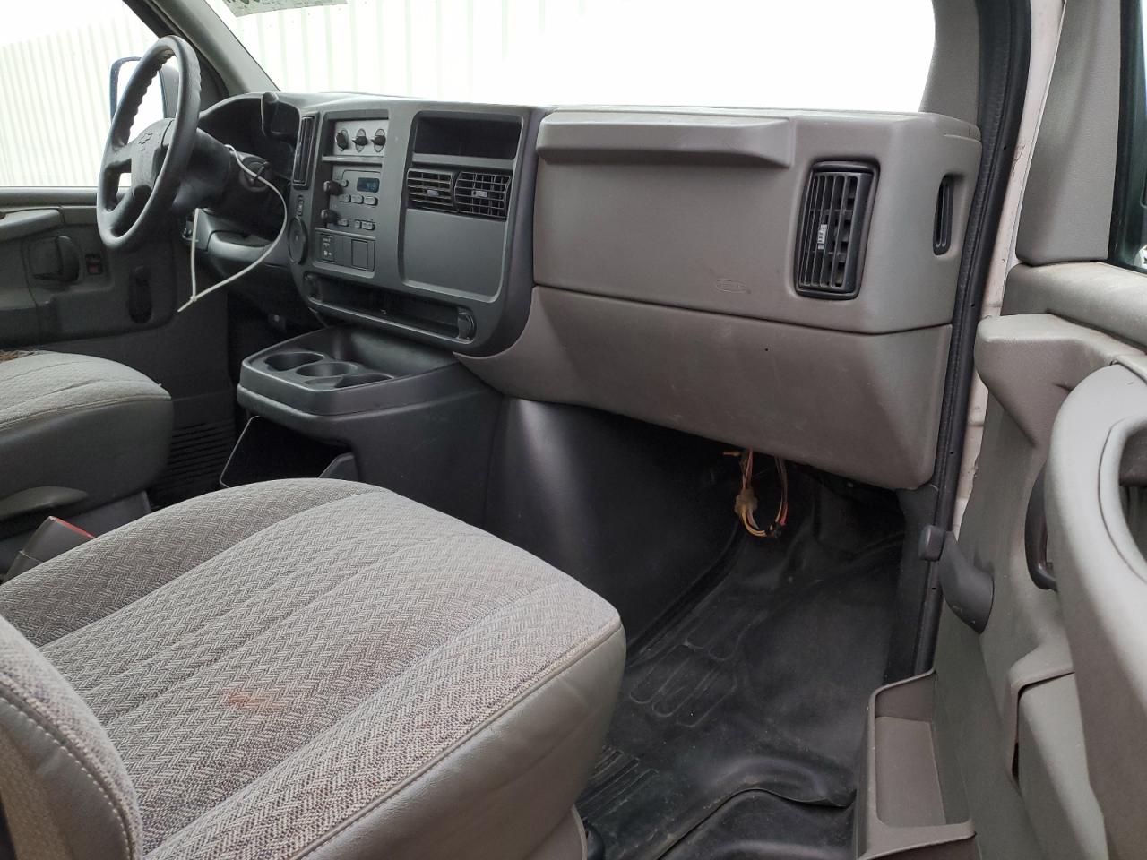 2007 Chevrolet Express - Image 11