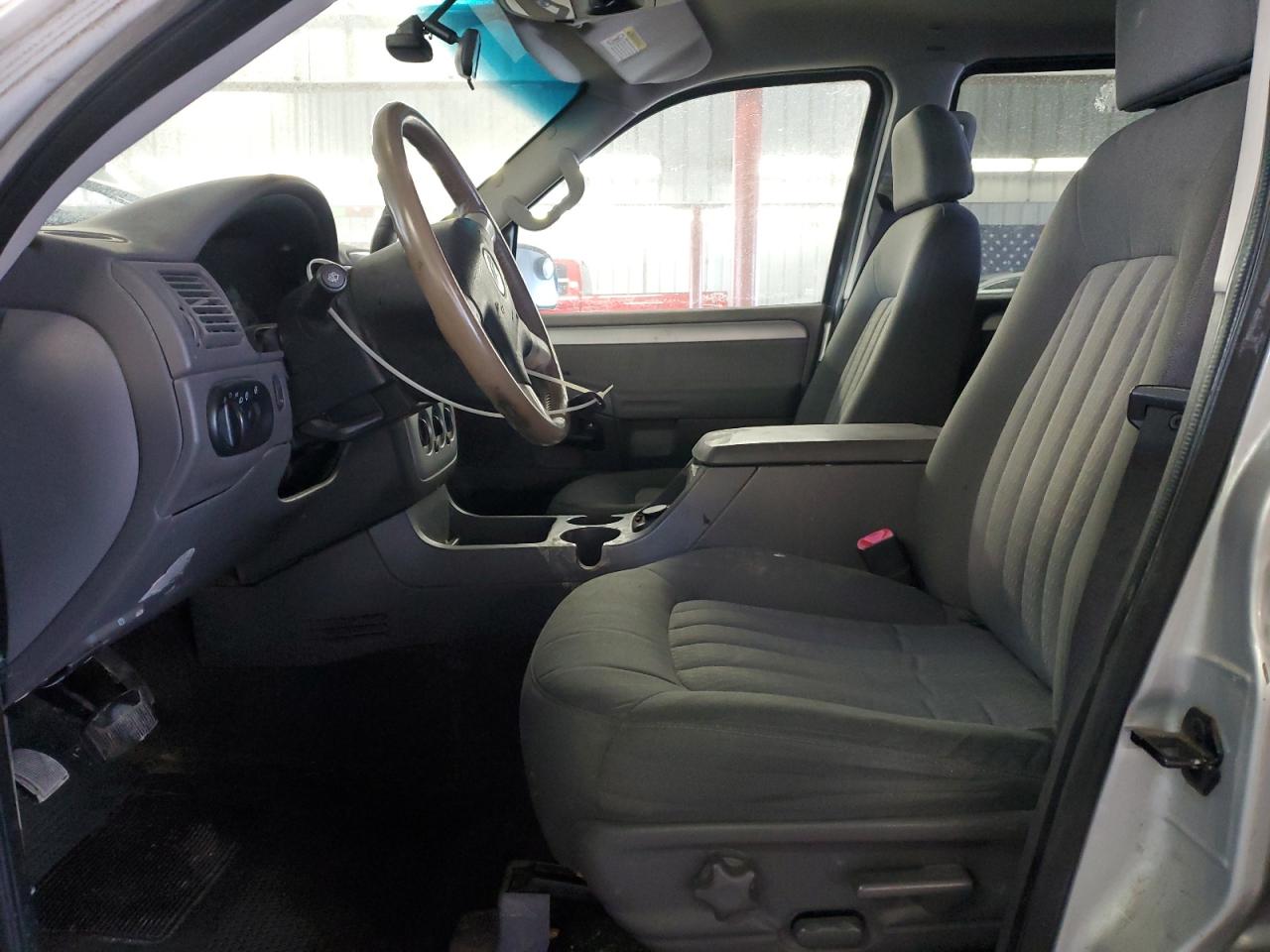 2002 Mercury Mountaineer - Image 7