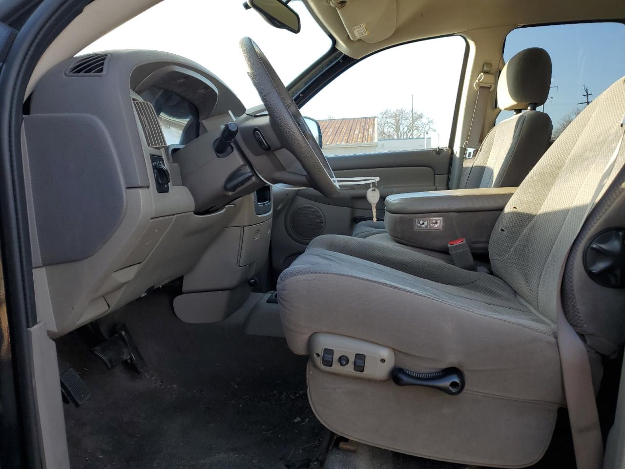 2004 Dodge RAM - Image 7