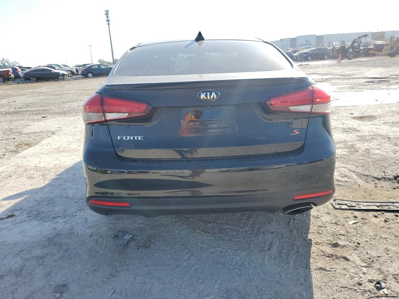 2017 Kia Forte - Image 6