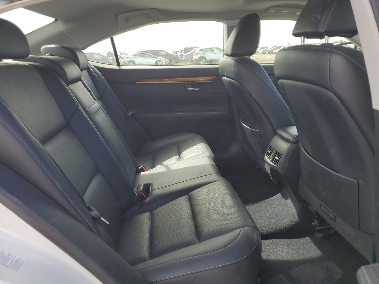 2013 Lexus ES - Image 10