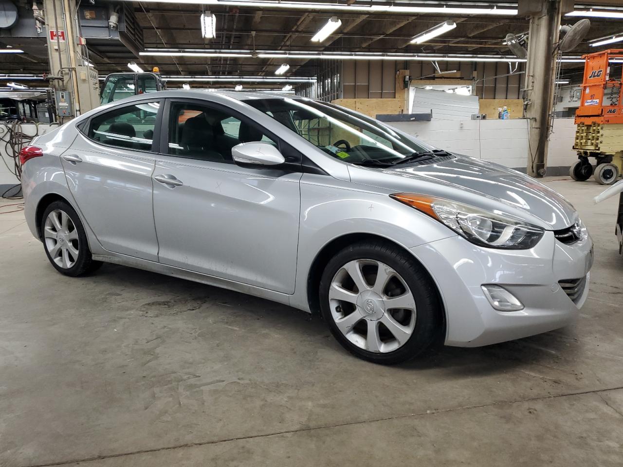 2013 Hyundai Elantra - Image 4