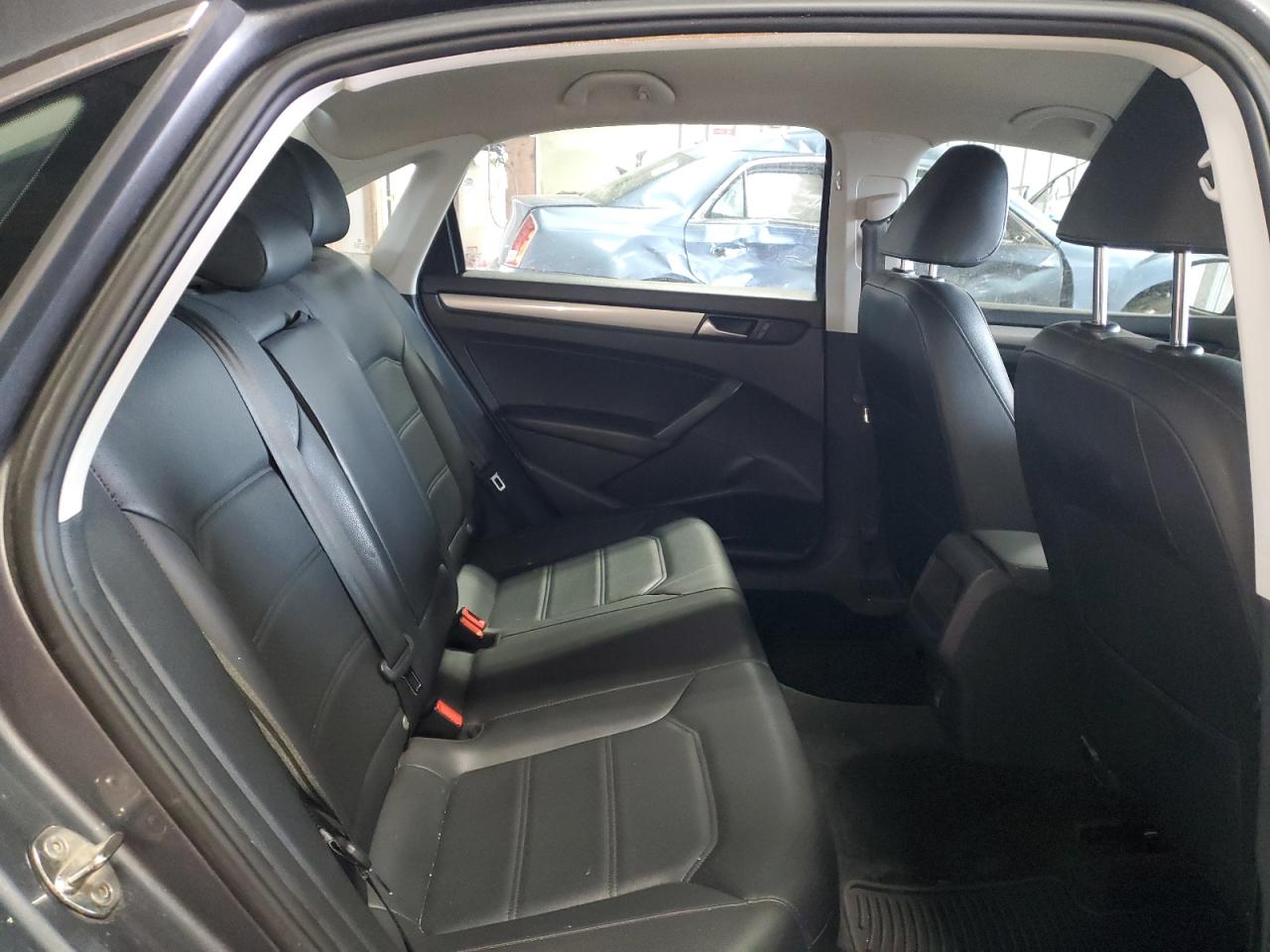 2015 Volkswagen Passat - Image 11