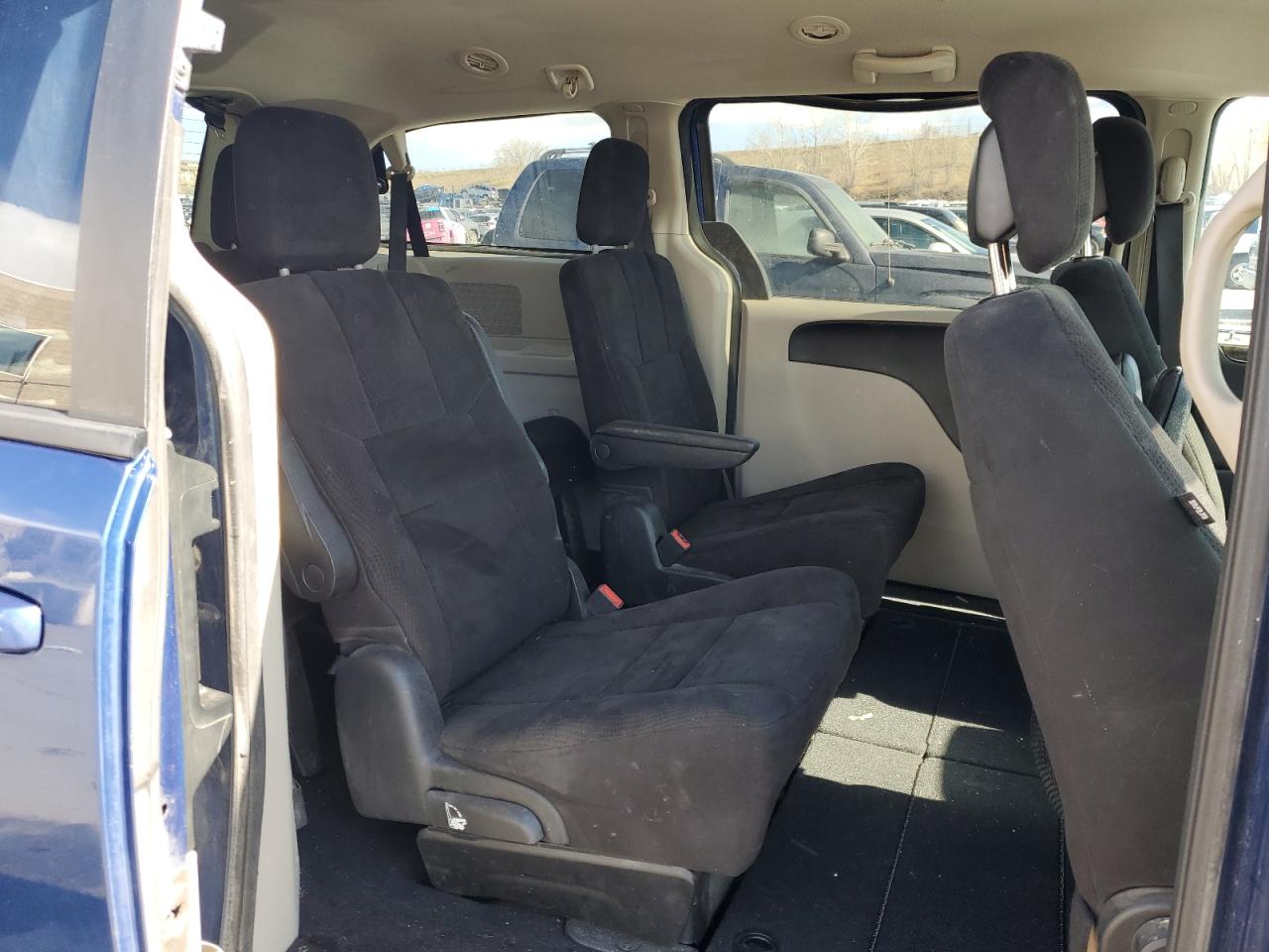 2011 Dodge Caravan - Image 11