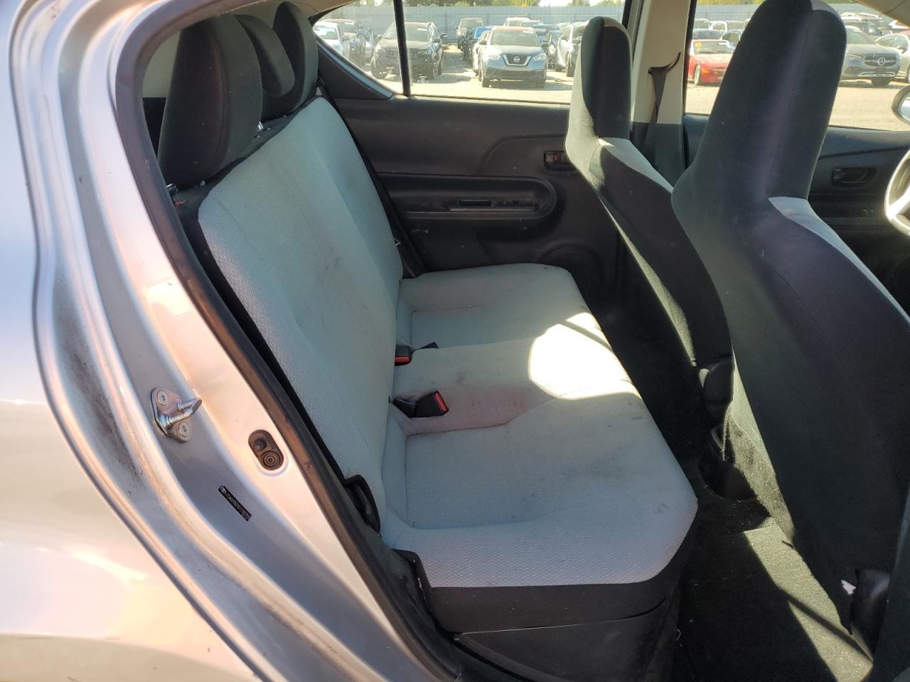 2016 Toyota Prius - Image 10
