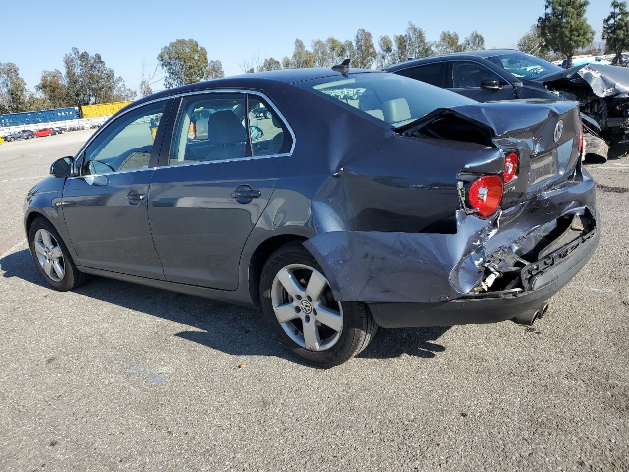 2009 Volkswagen Jetta - Image 2