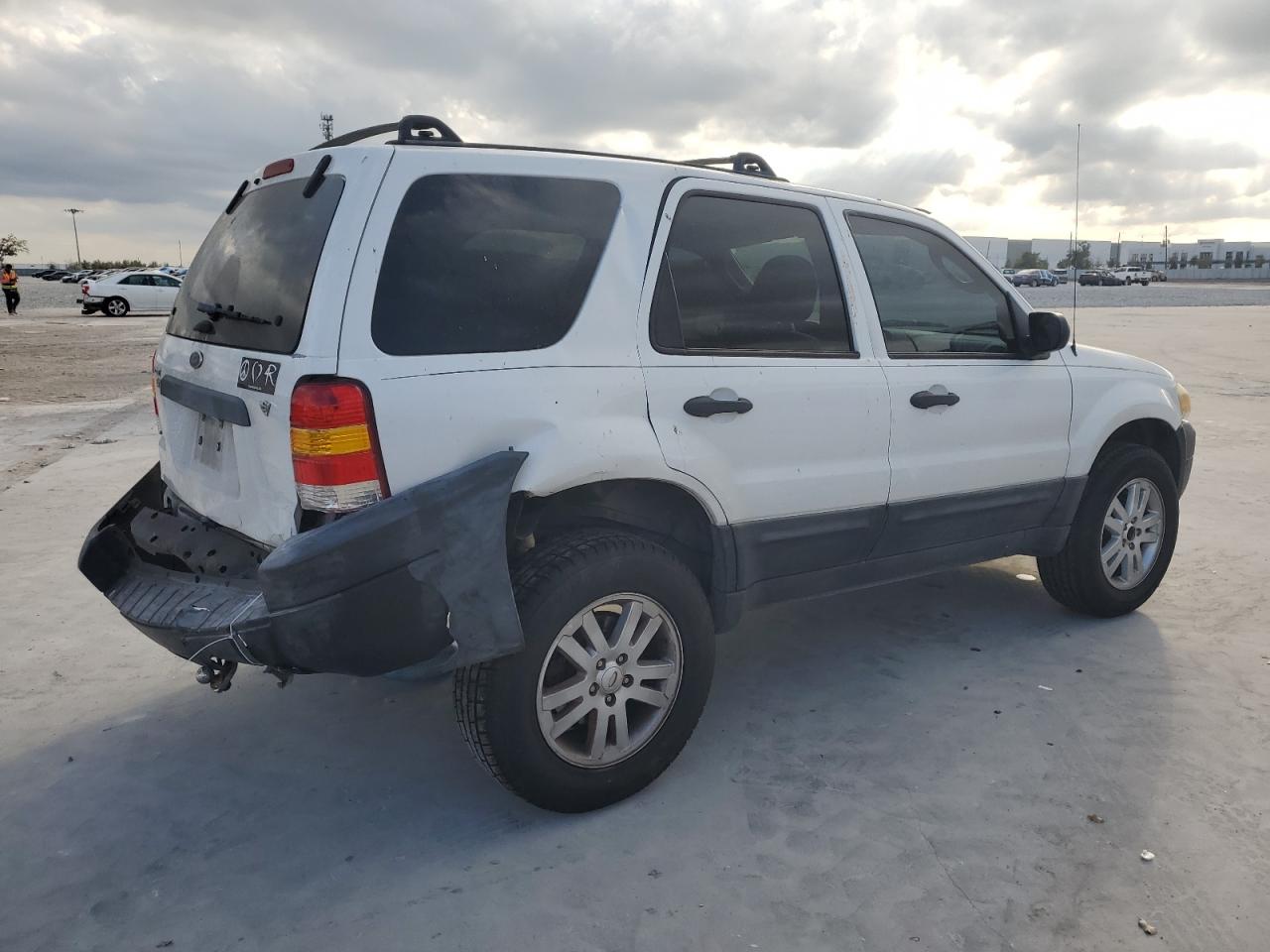 2007 Ford Escape - Image 3