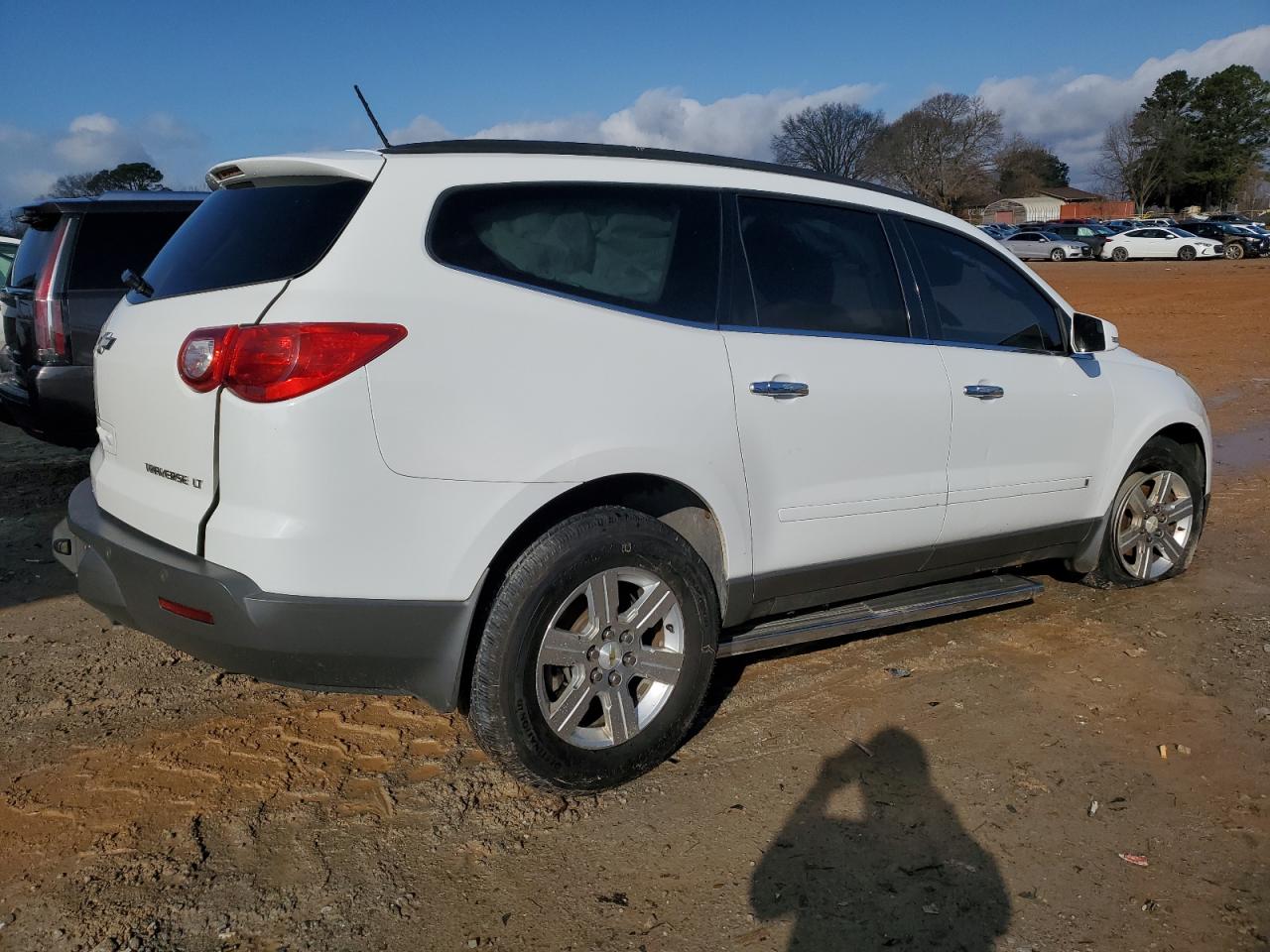 2010 Chevrolet Traverse - Image 3