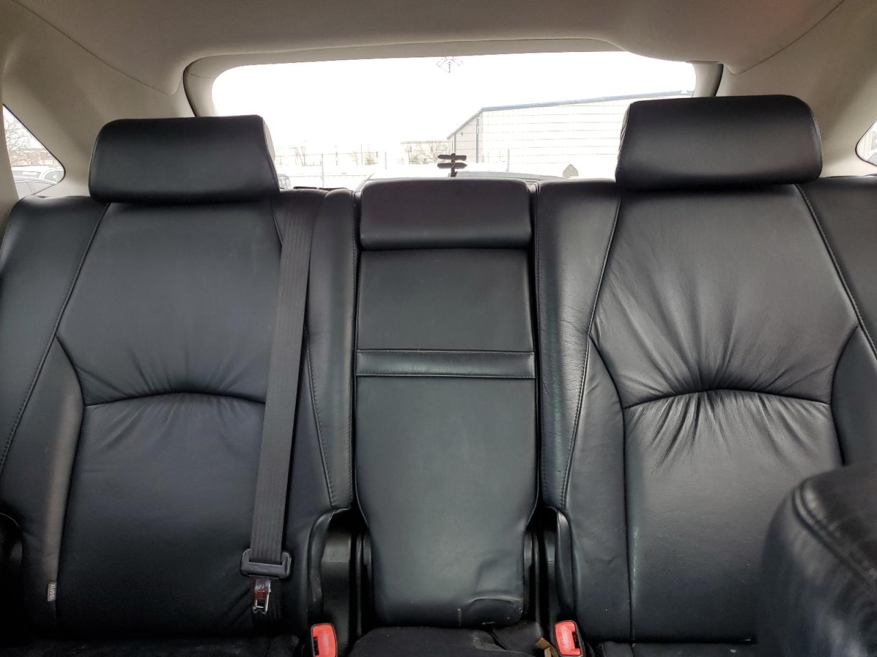 2004 Lexus RX - Image 10