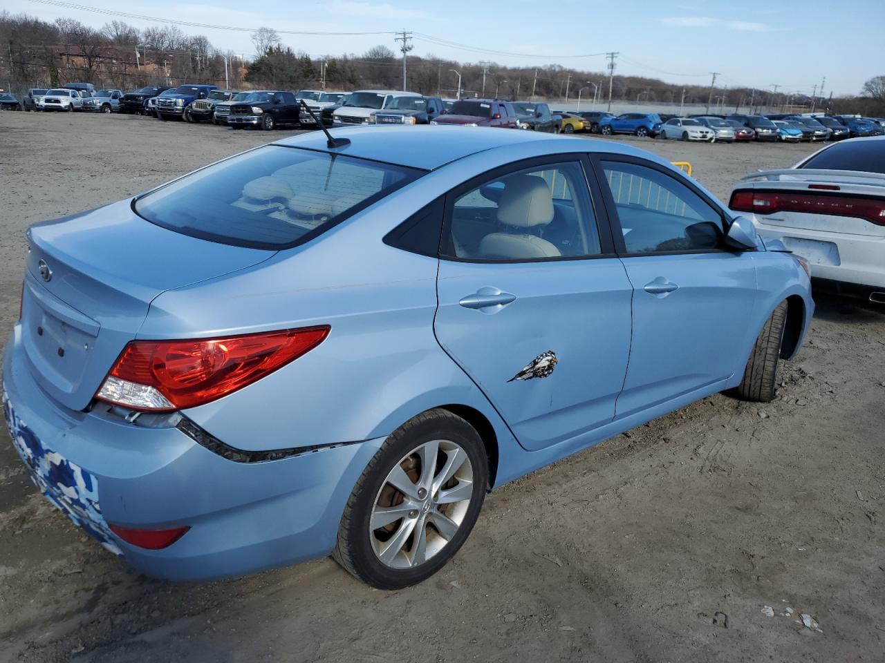 2013 Hyundai Accent - Image 3