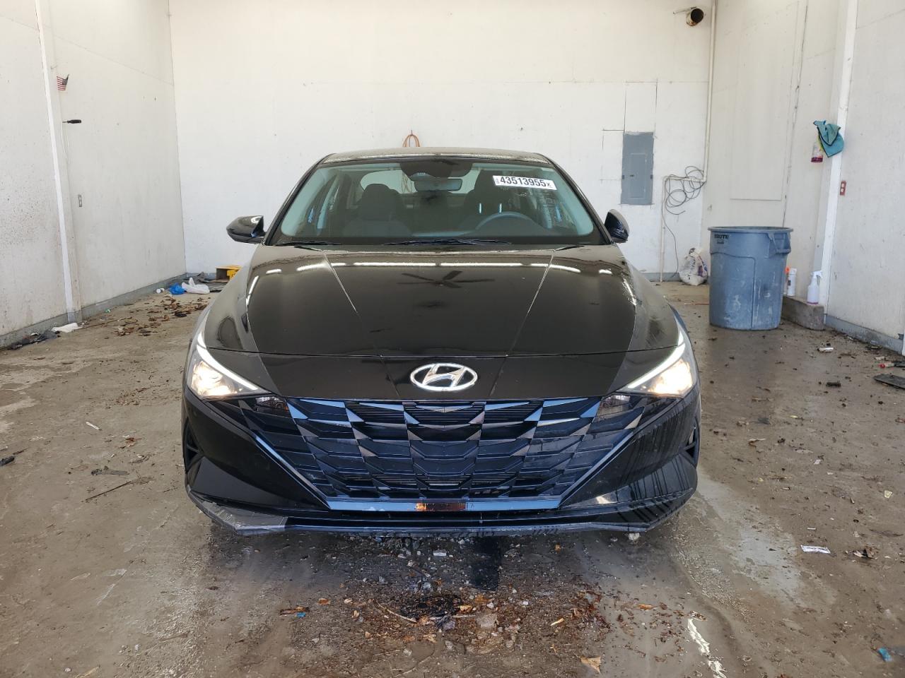 2023 Hyundai Elantra - Image 5