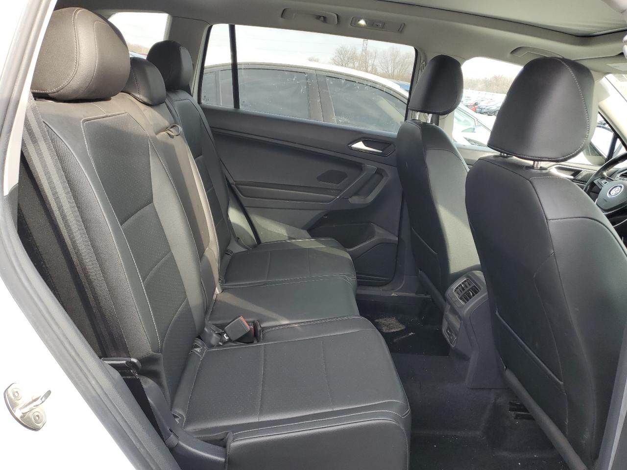 2018 Volkswagen Tiguan - Image 11
