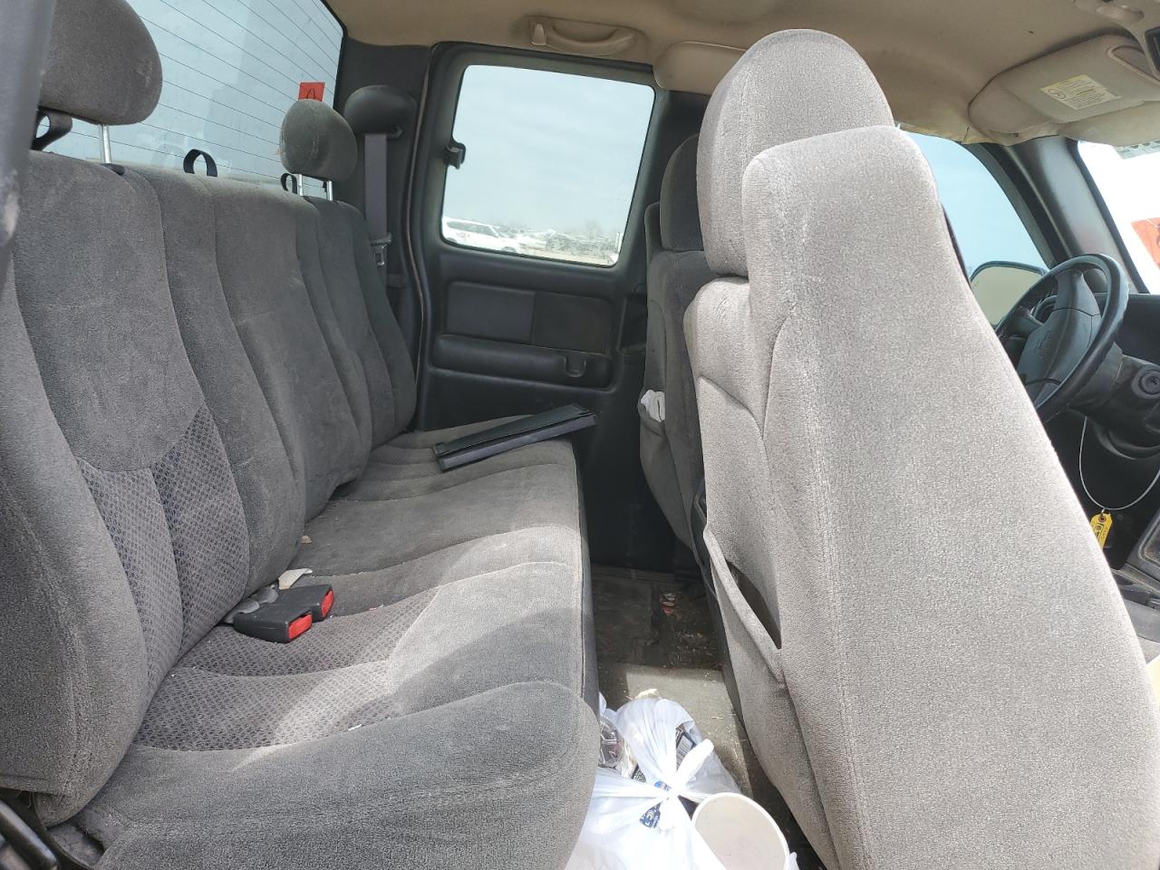 2004 Chevrolet Silverado - Image 10