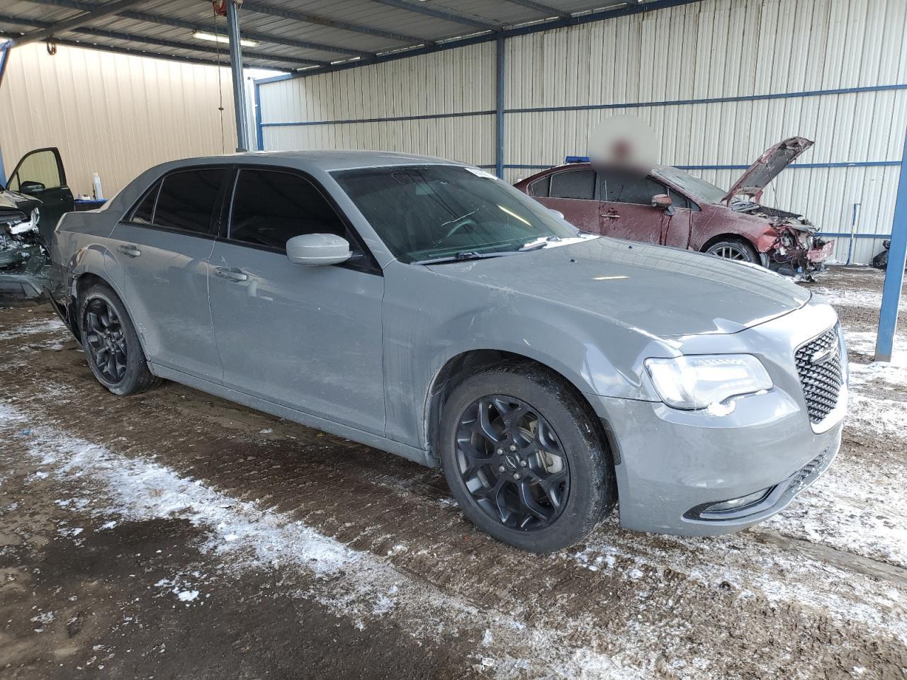 2019 Chrysler 300 - Image 4