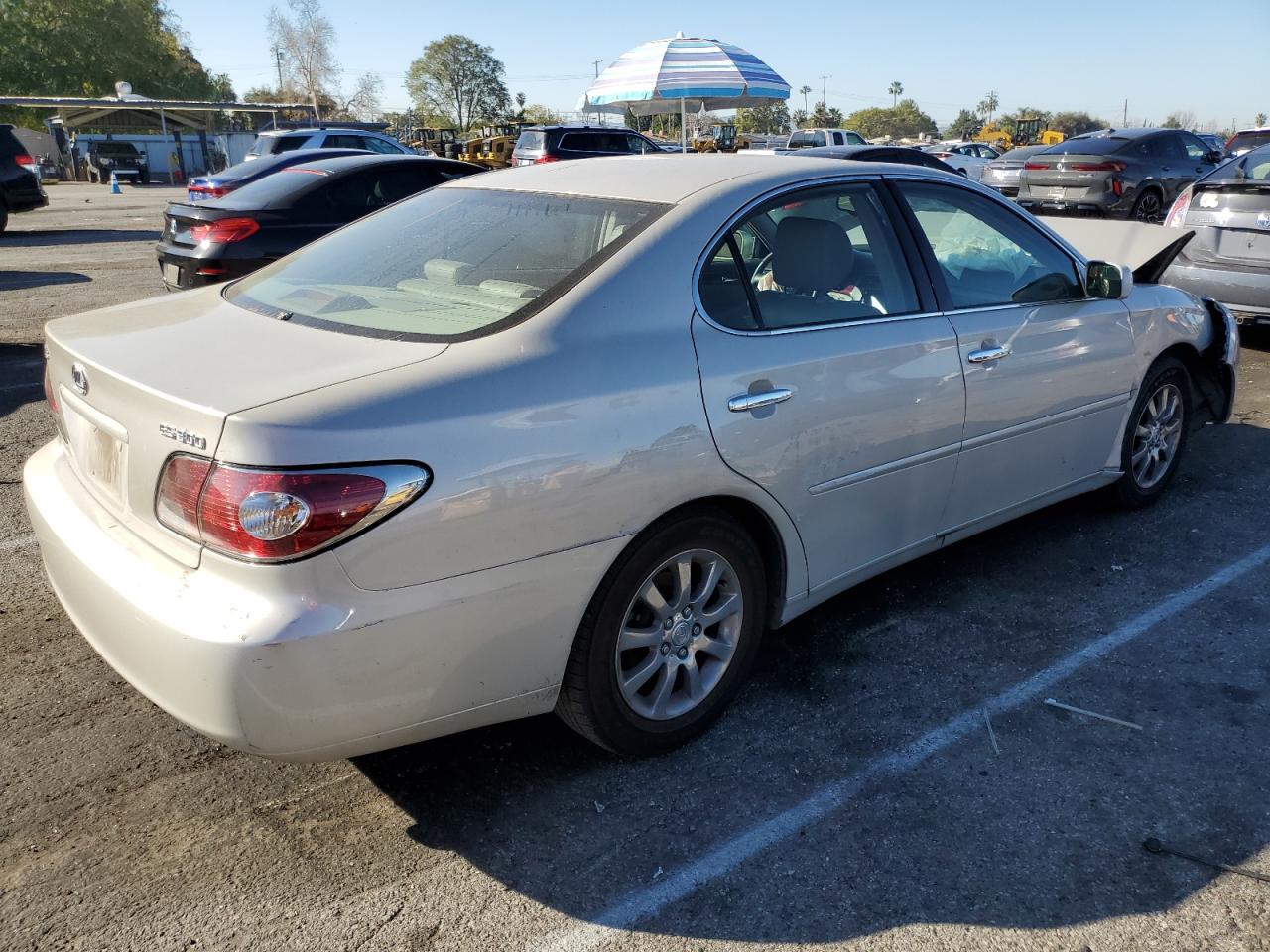 2002 Lexus ES - Image 3