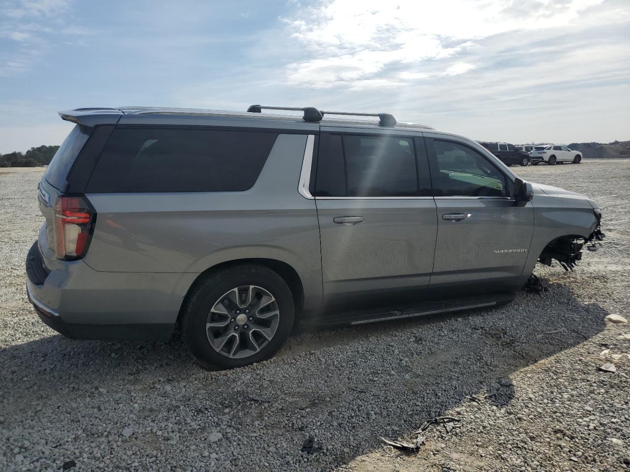 2023 Chevrolet Suburban - Image 3