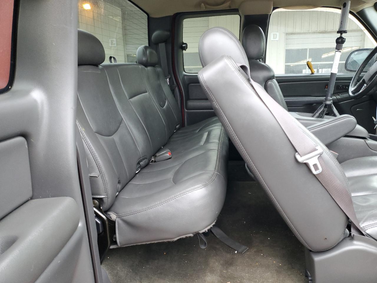 2005 Chevrolet Silverado - Image 11