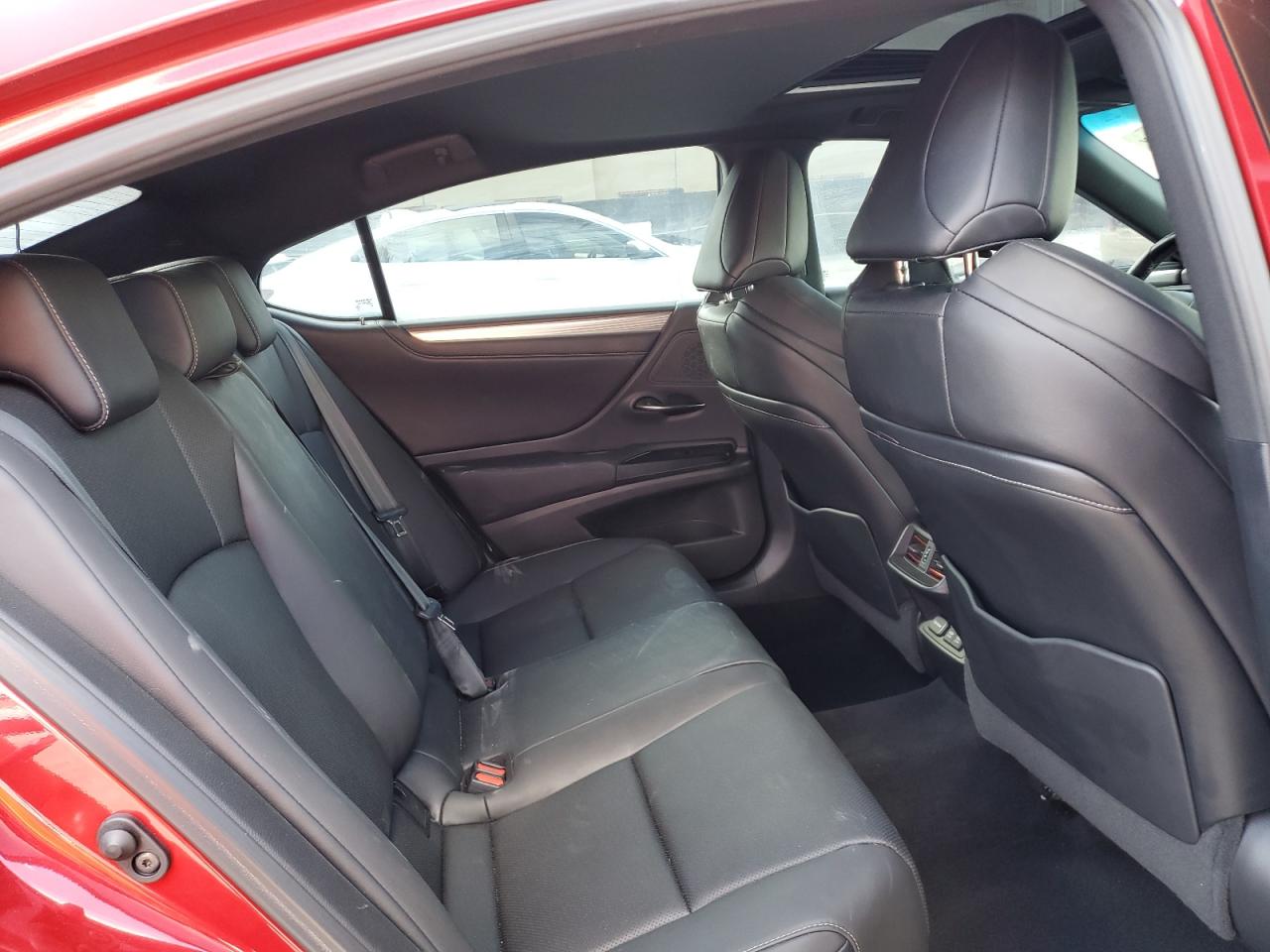 2020 Lexus ES - Image 10