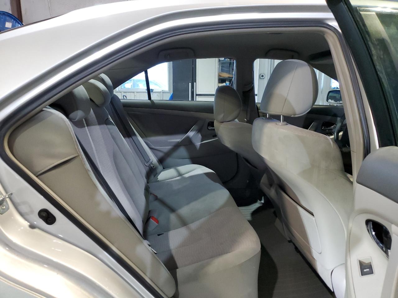 2011 Toyota Camry - Image 10