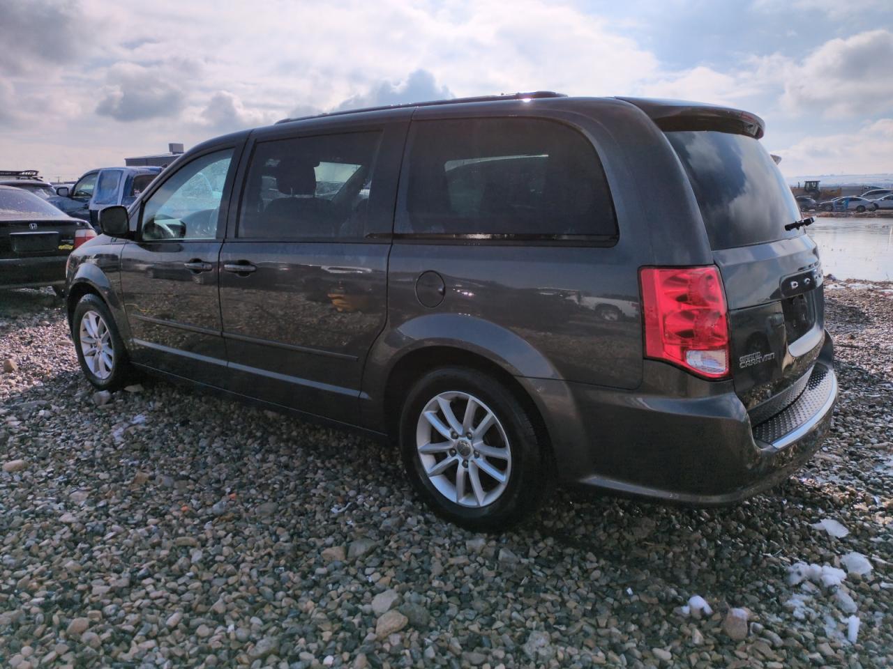 2015 Dodge Caravan - Image 2
