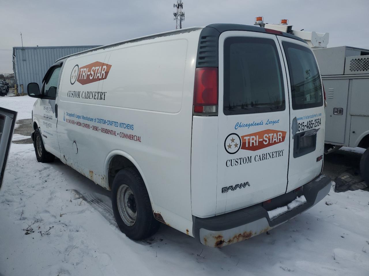 2002 GMC Savana - Image 2