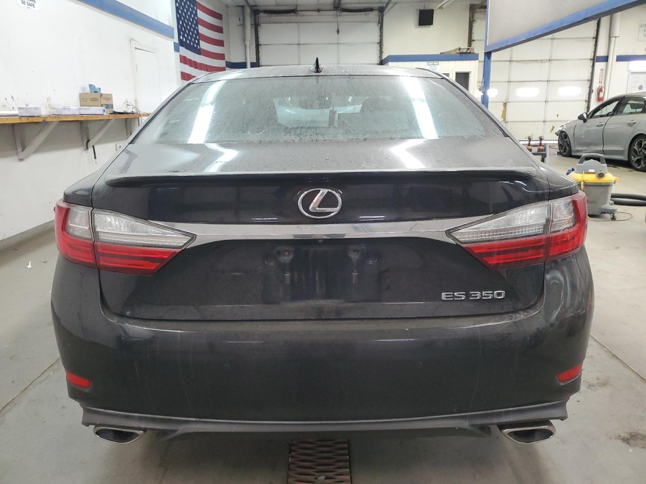 2016 Lexus ES - Image 6