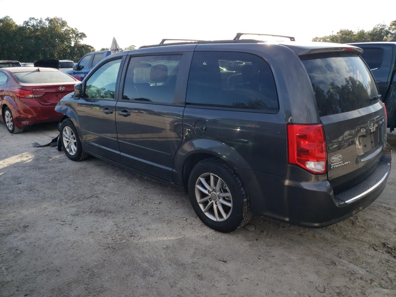 2016 Dodge Caravan - Image 2