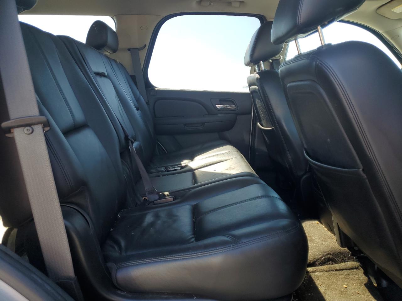 2010 Chevrolet Tahoe - Image 11