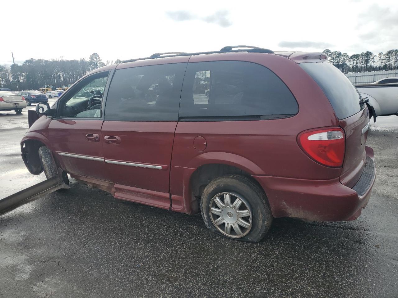 2007 Chrysler Town & Country - Image 2