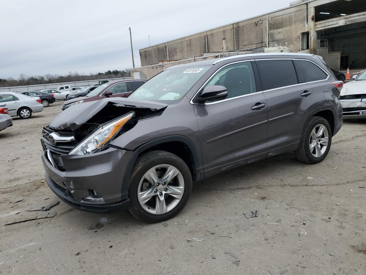 2015 Toyota Highlander - Image 1