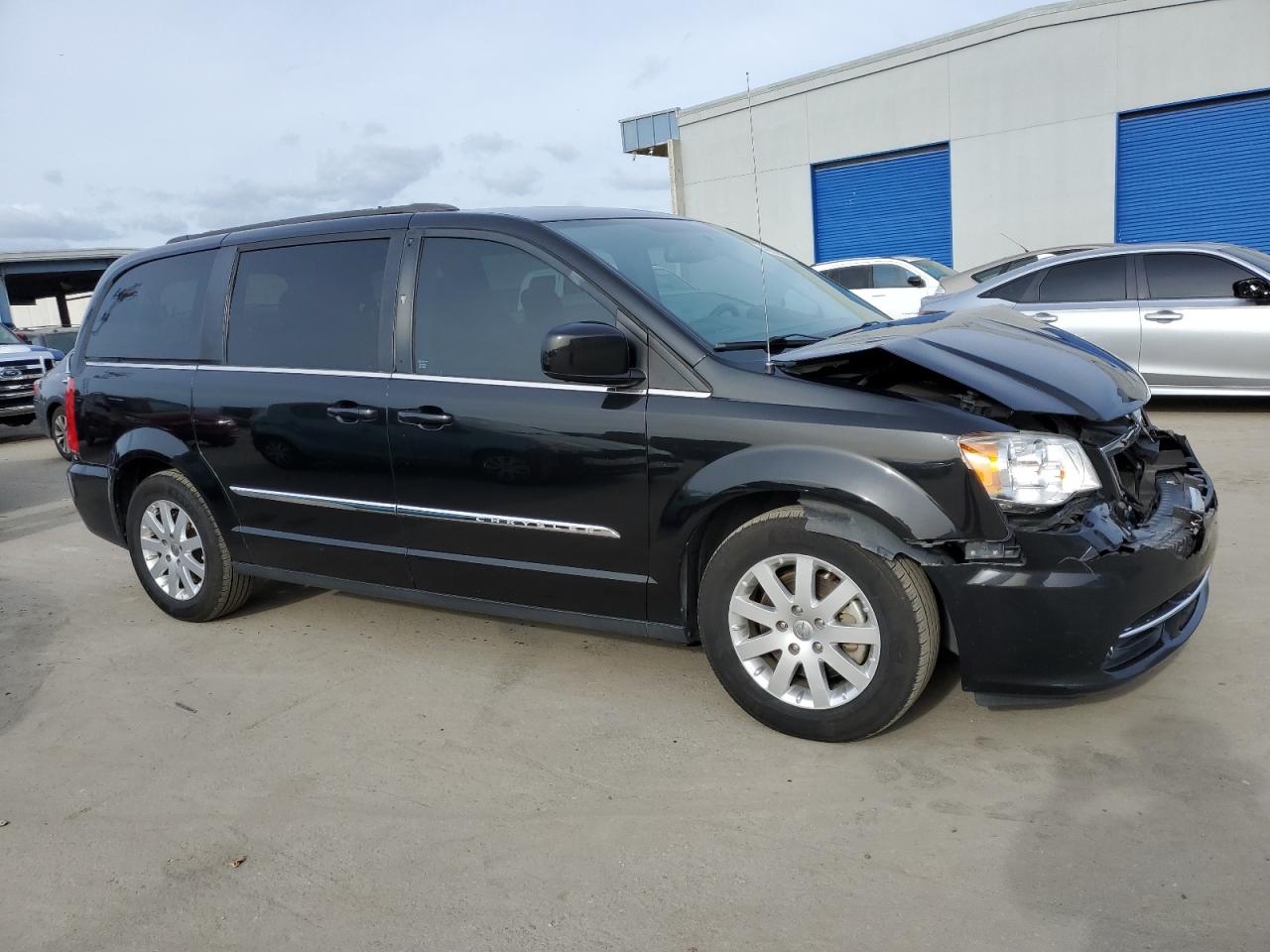 2016 Chrysler Town & Country - Image 4