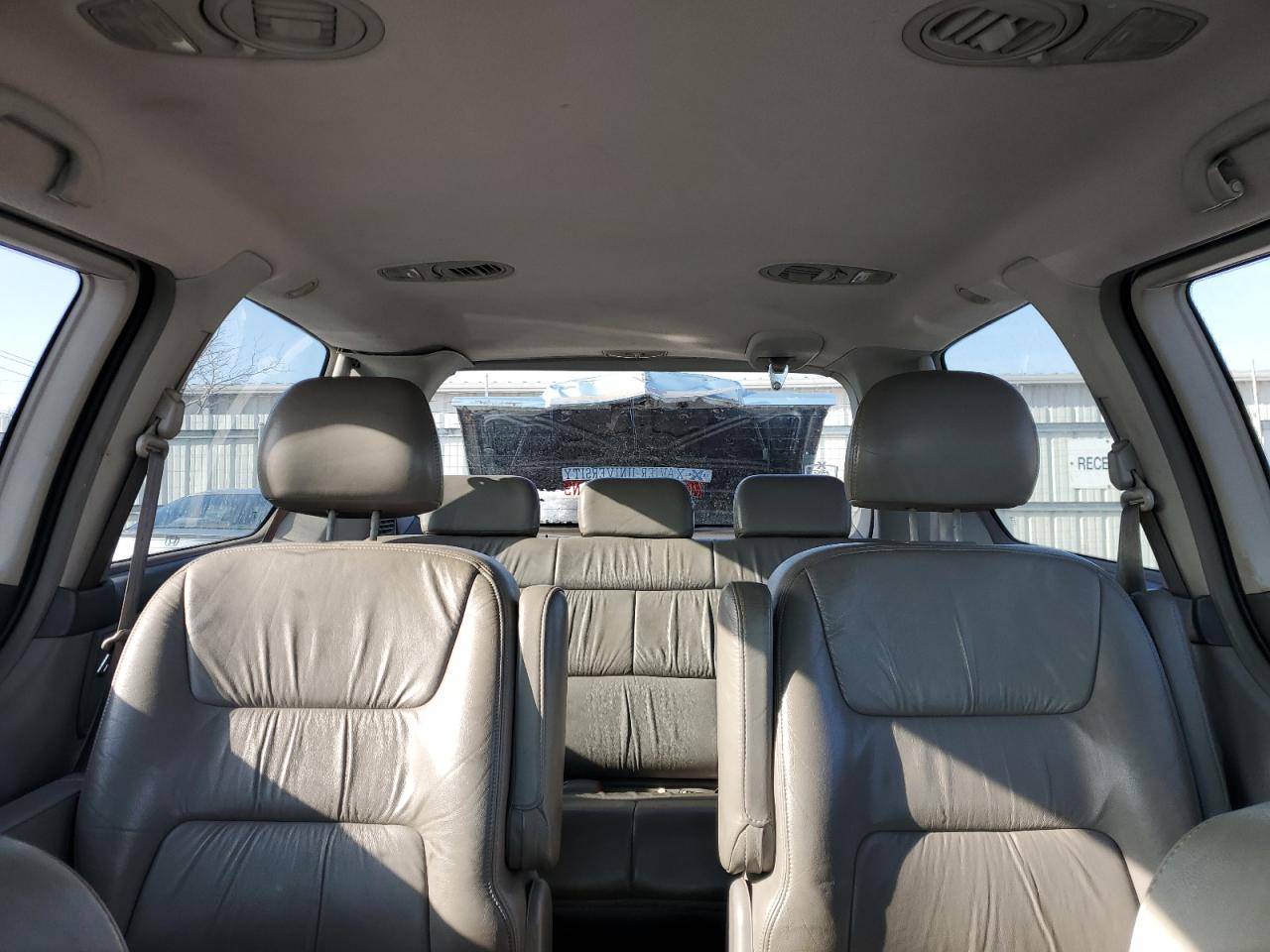 2004 Honda Odyssey - Image 10