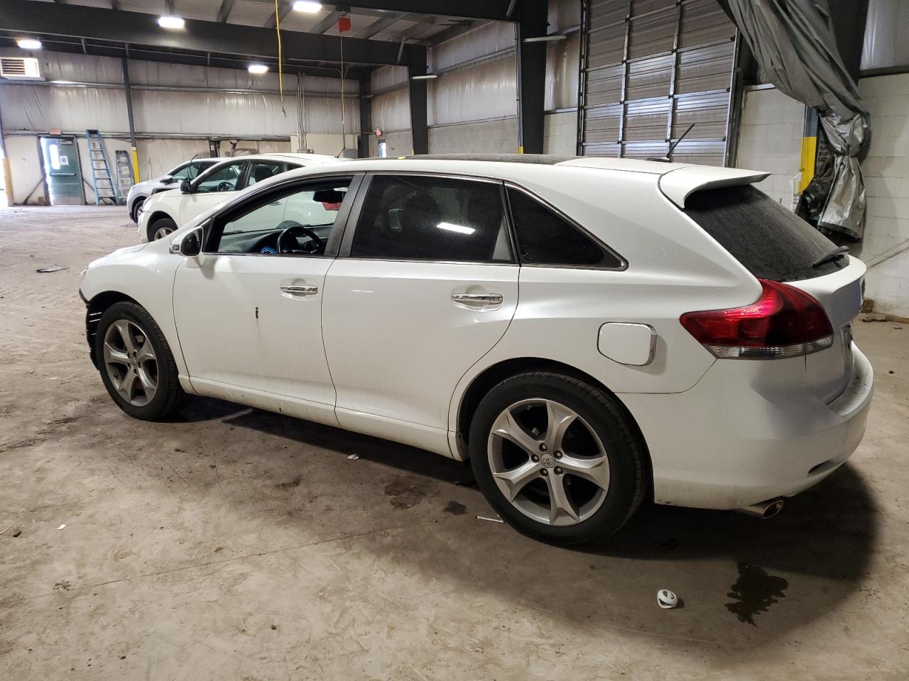 2013 Toyota Venza - Image 2