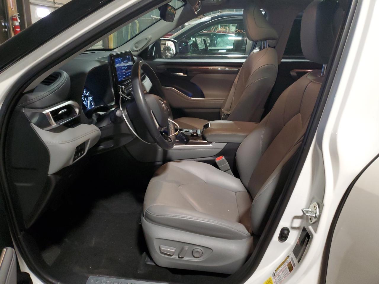 2021 Toyota Highlander - Image 7