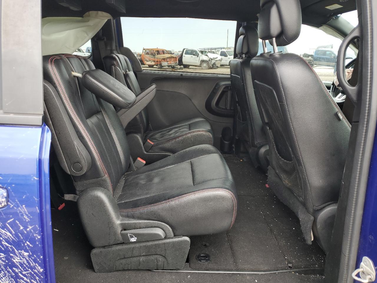 2018 Dodge Caravan - Image 11