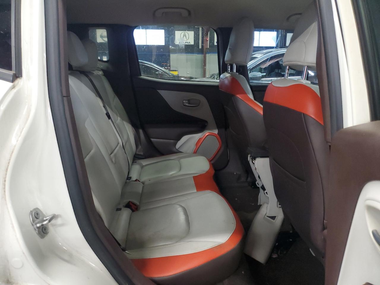 2017 Jeep Renegade - Image 10