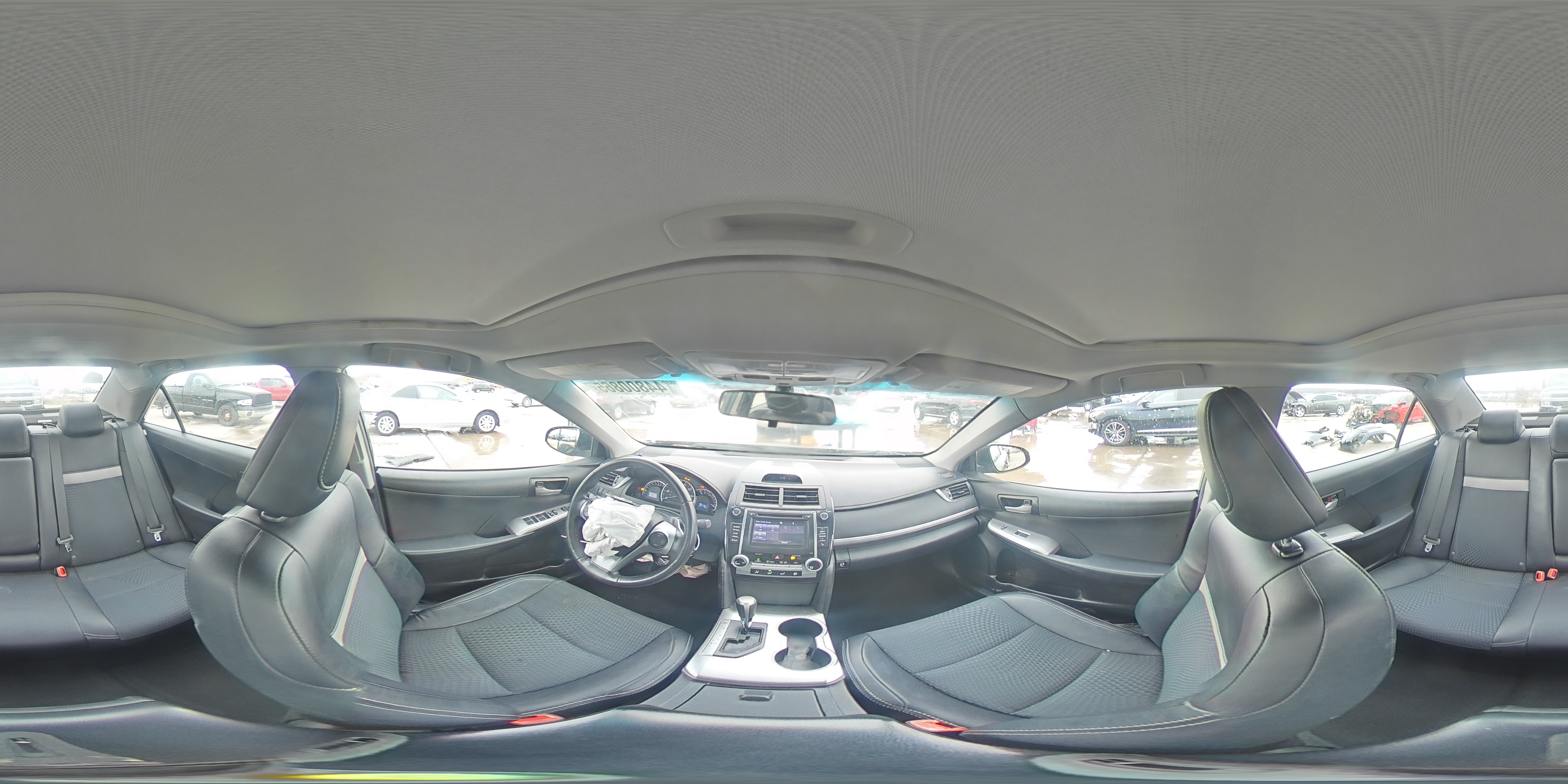 2014 Toyota Camry - Image 15