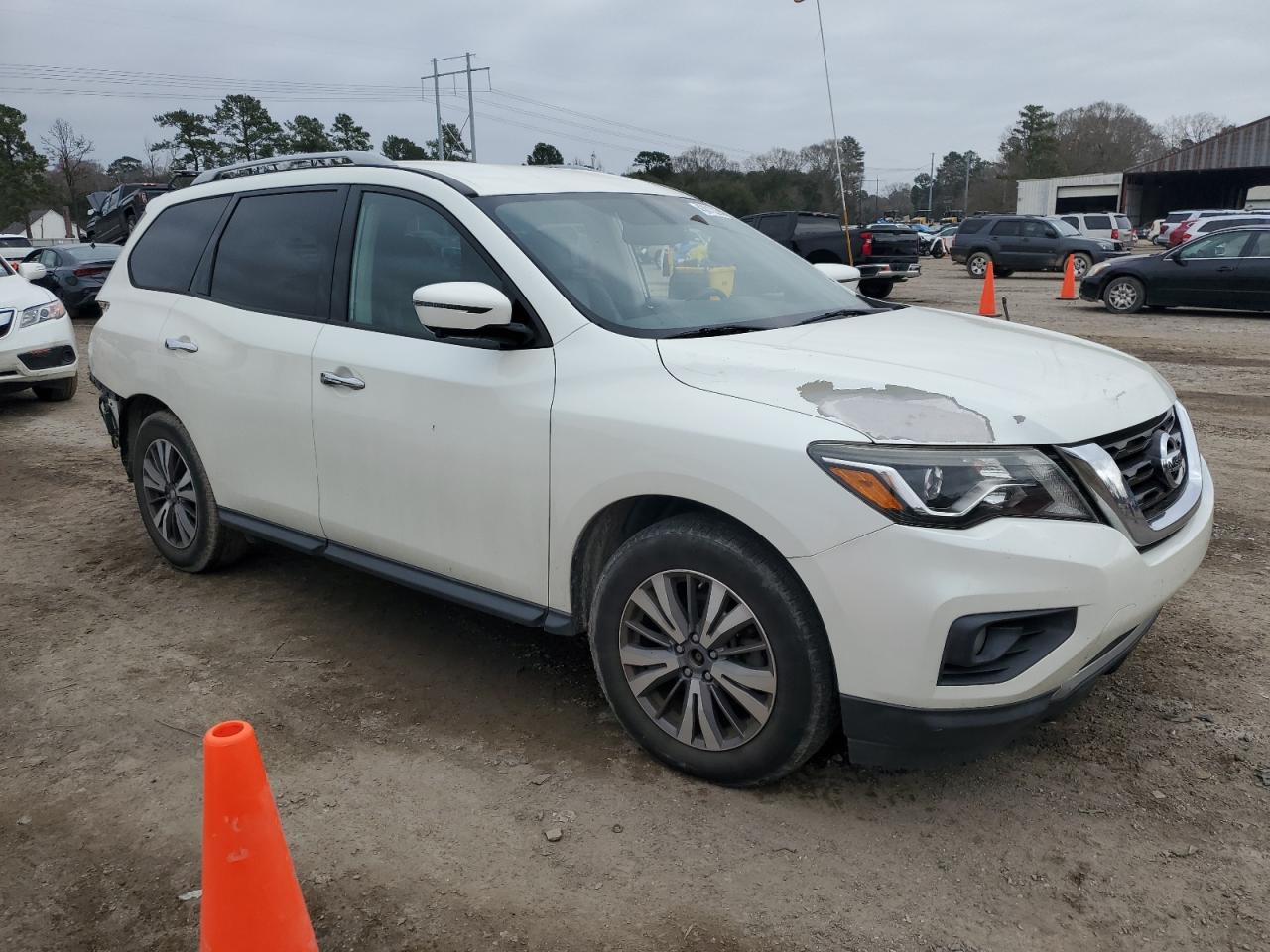 2017 Nissan Pathfinder - Image 4