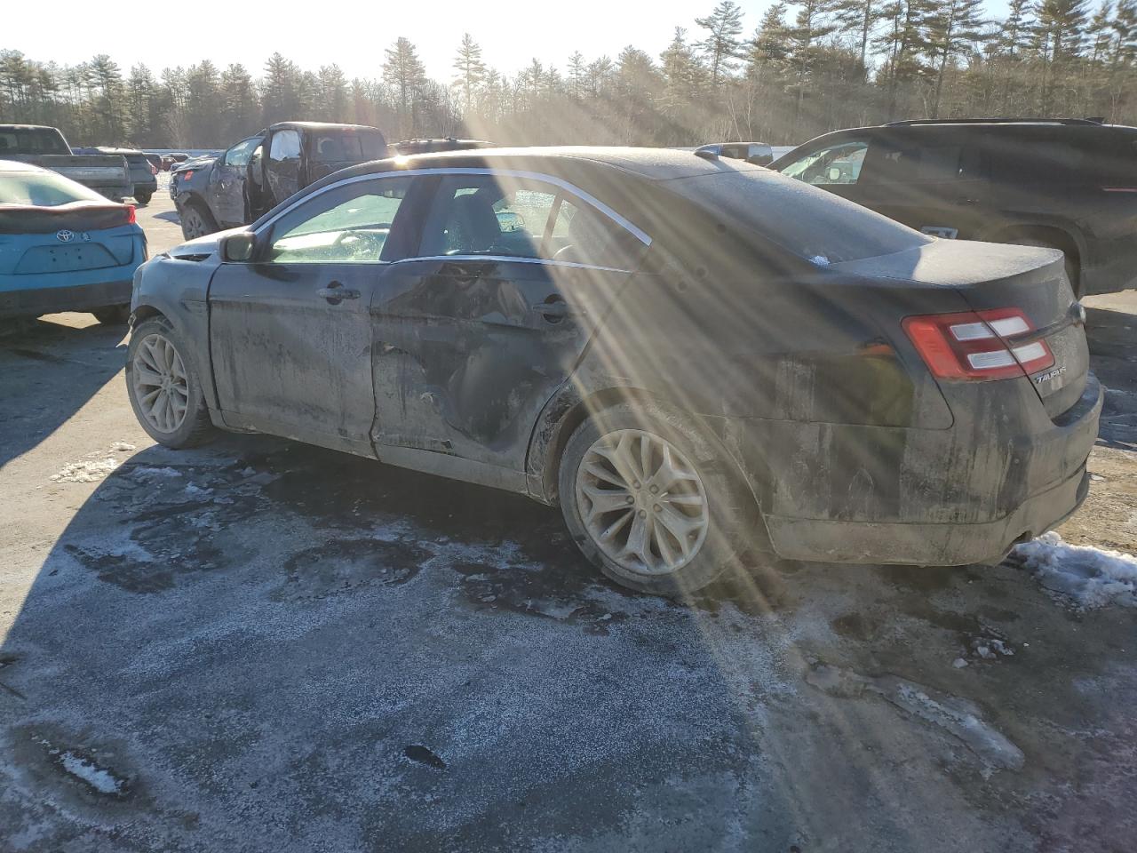 2018 Ford Taurus - Image 2