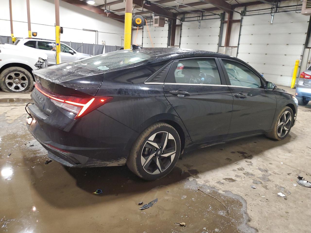 2023 Hyundai Elantra - Image 3