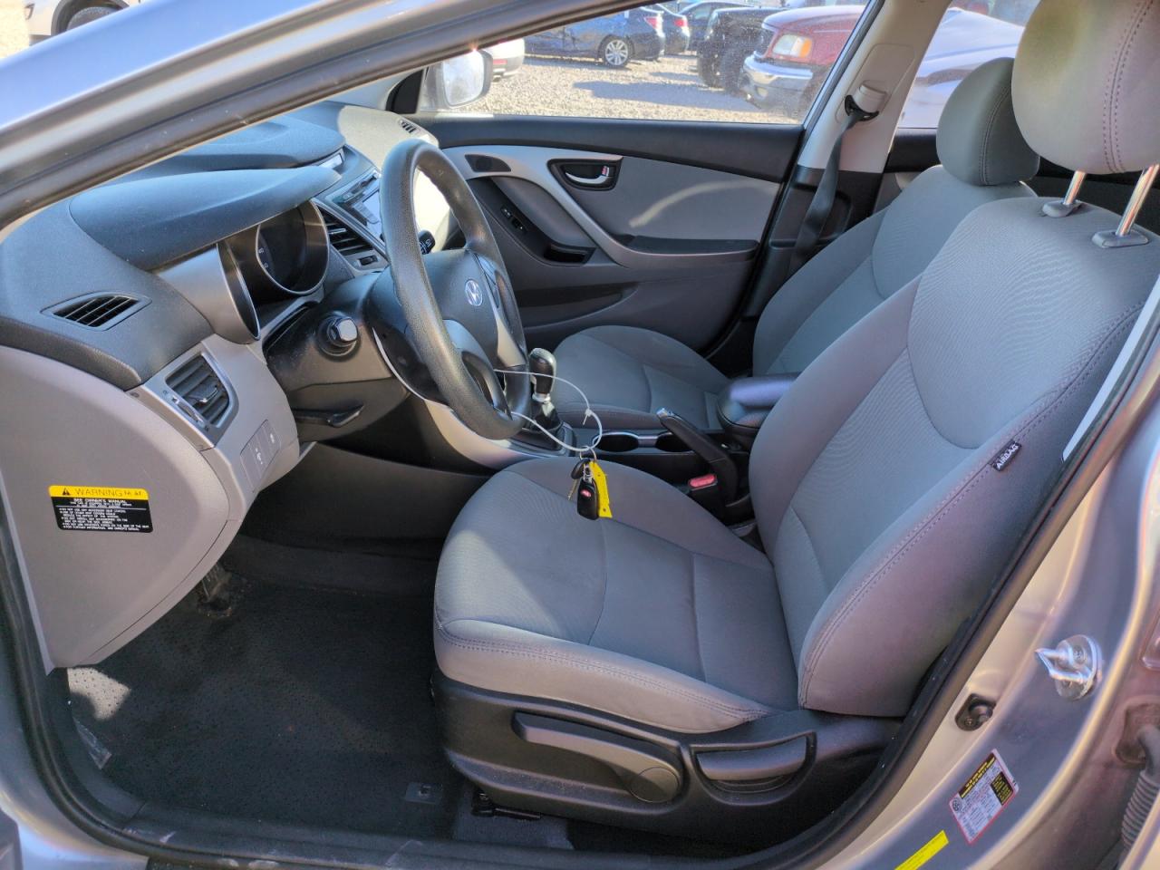 2016 Hyundai Elantra - Image 7