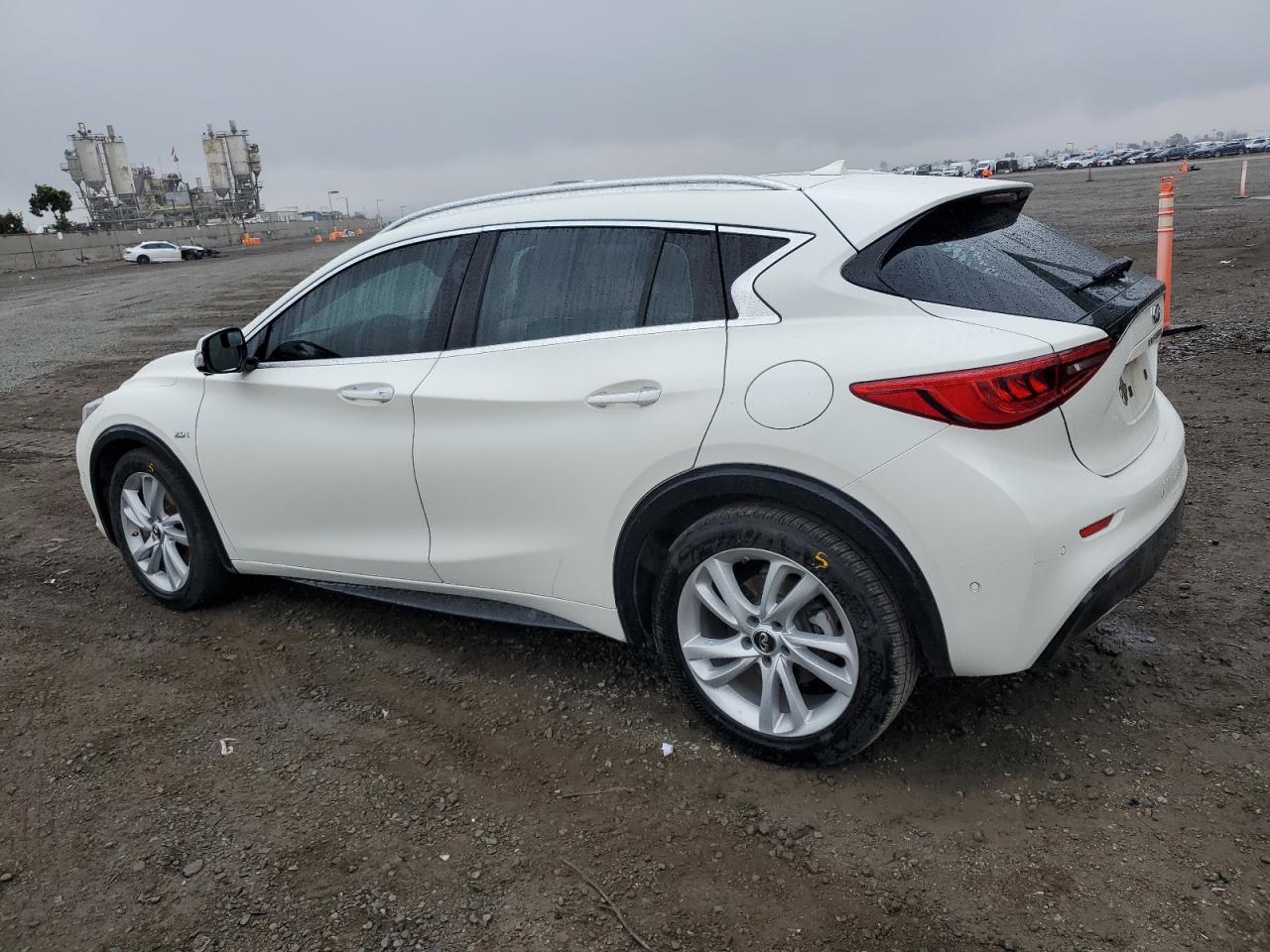 2017 Infiniti QX30 - Image 2