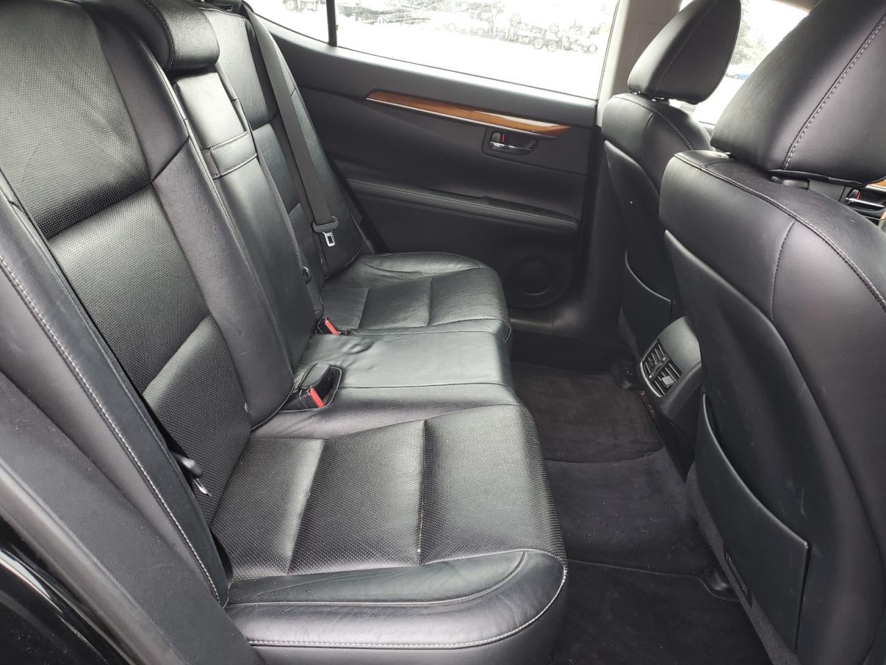 2015 Lexus ES - Image 10