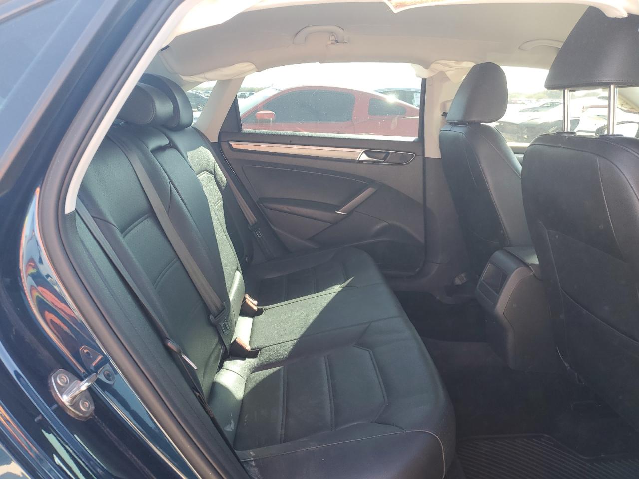 2018 Volkswagen Passat - Image 10